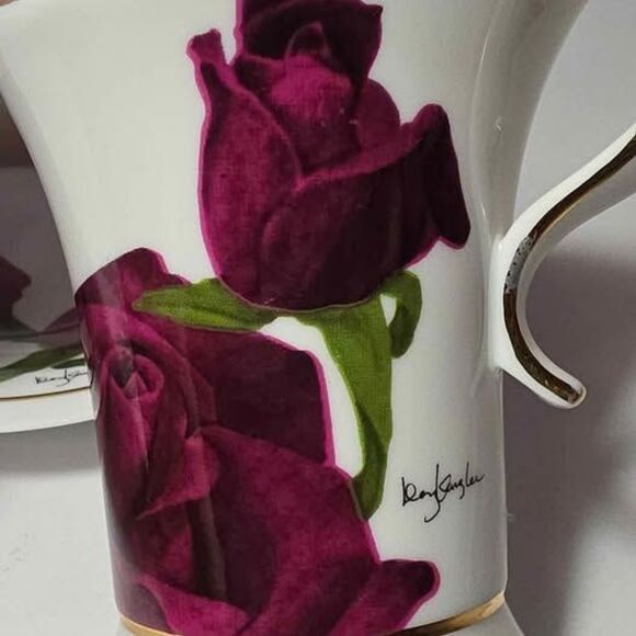 Naremoa Teacup and Saucer Roses - Picture 3 of 9